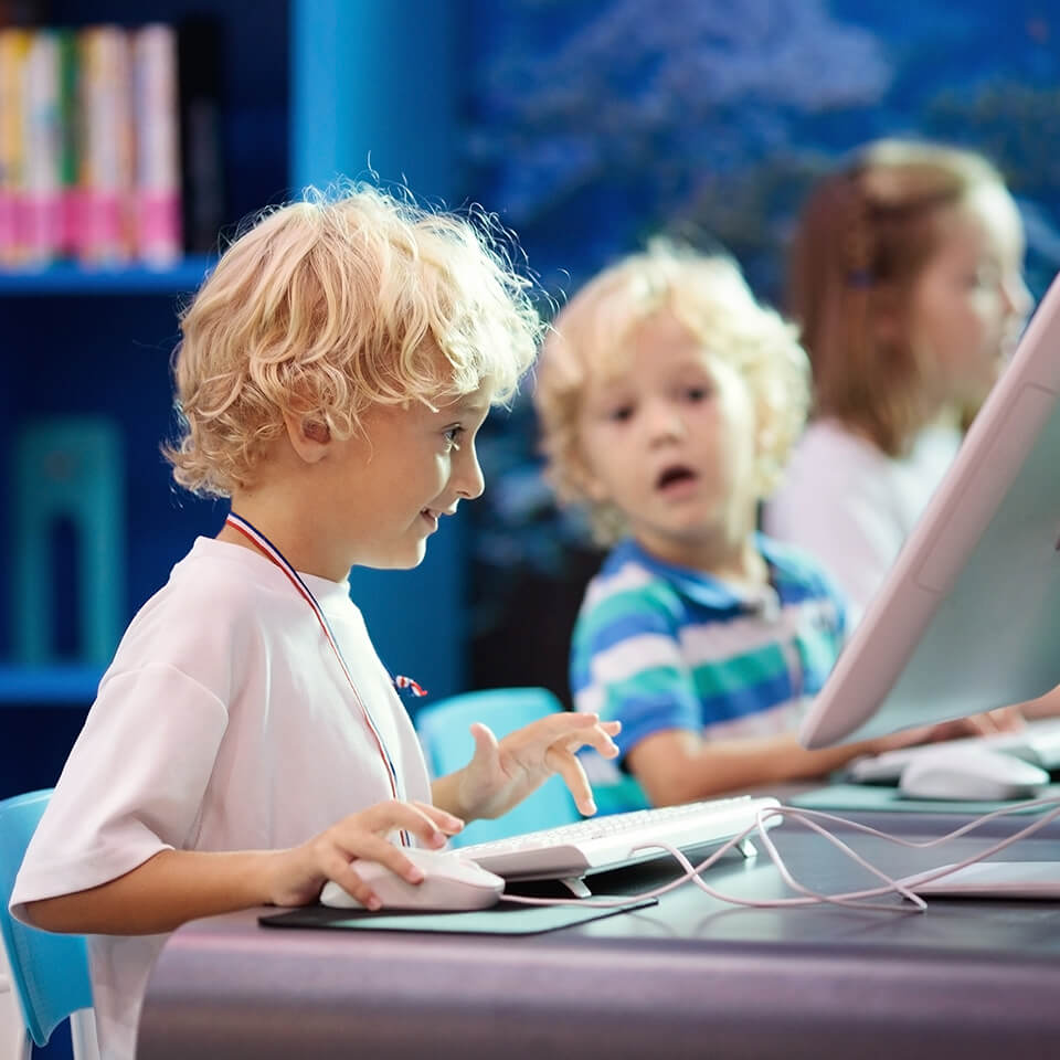 Testimonial 1 Excited student using Mathletics